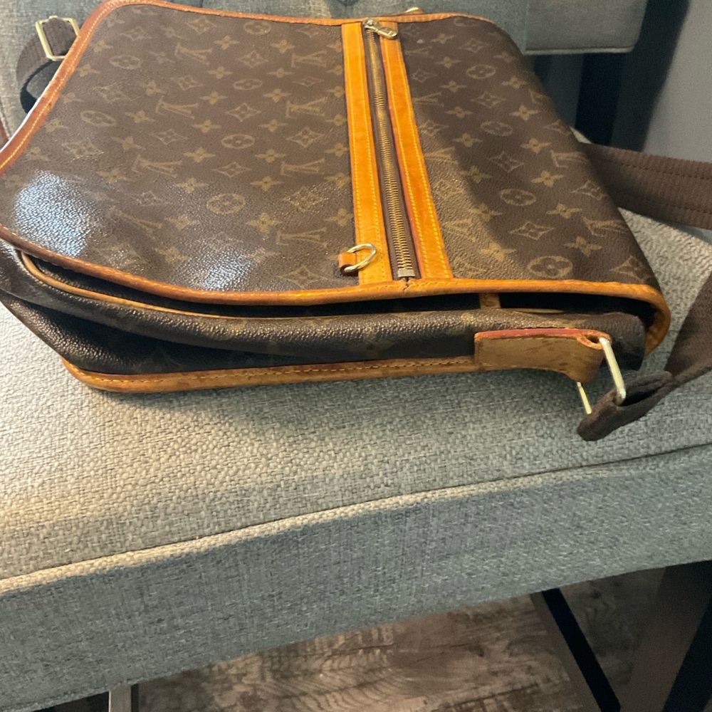 Louis Vuitton Monogram Brown Messenger Bag - Picture 5 of 8